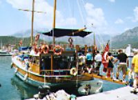 Nalodění na jachtu v Kemeru.