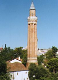 Cestou na letiště se s Tureckem loučíme pohledem na prastarý antalyjský minaret.