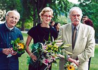 Počet návštěvníků zámku Bechyně se oproti minulému roku opět zvýšil o 30 % , což je pravidelný nárůst od roku 1998, kdy byl zámek poprvé zpřístupněn. Hlavními řečníky při zahájení Kulturního léta na zámku v Bechyni byli (zleva): kunsthistorik PhDr. Jaromír Zemina, kurátorka výstavy ''Picasso v Bechyni'' Nicole Šťávová a Prof. Vladimír Preclík.